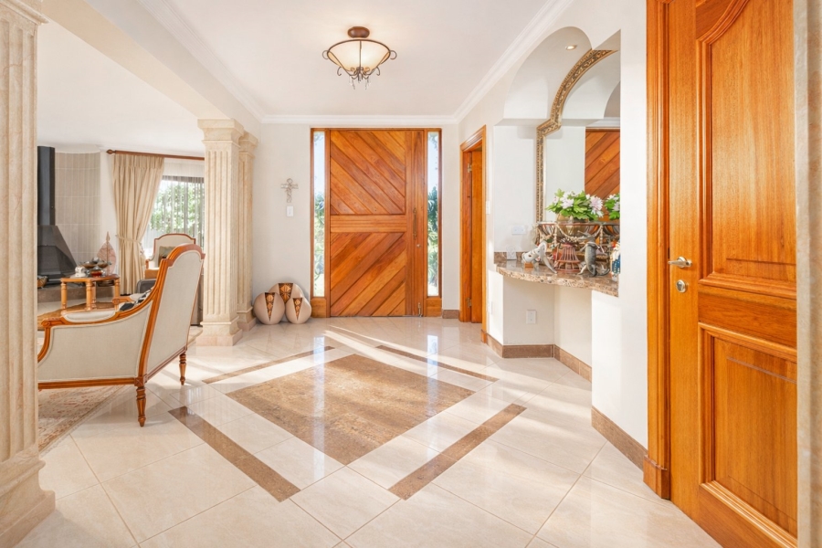 5 Bedroom Property for Sale in Caribbean Beach Club North West